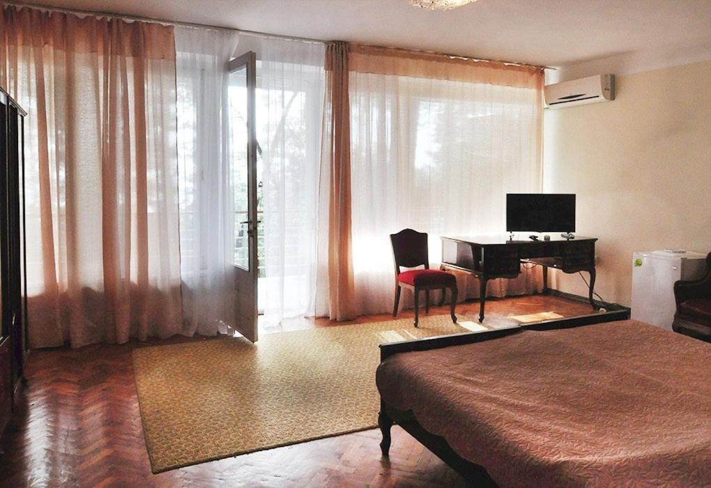 Gosdacha Ldzaa Hotel Lidzava Exterior photo