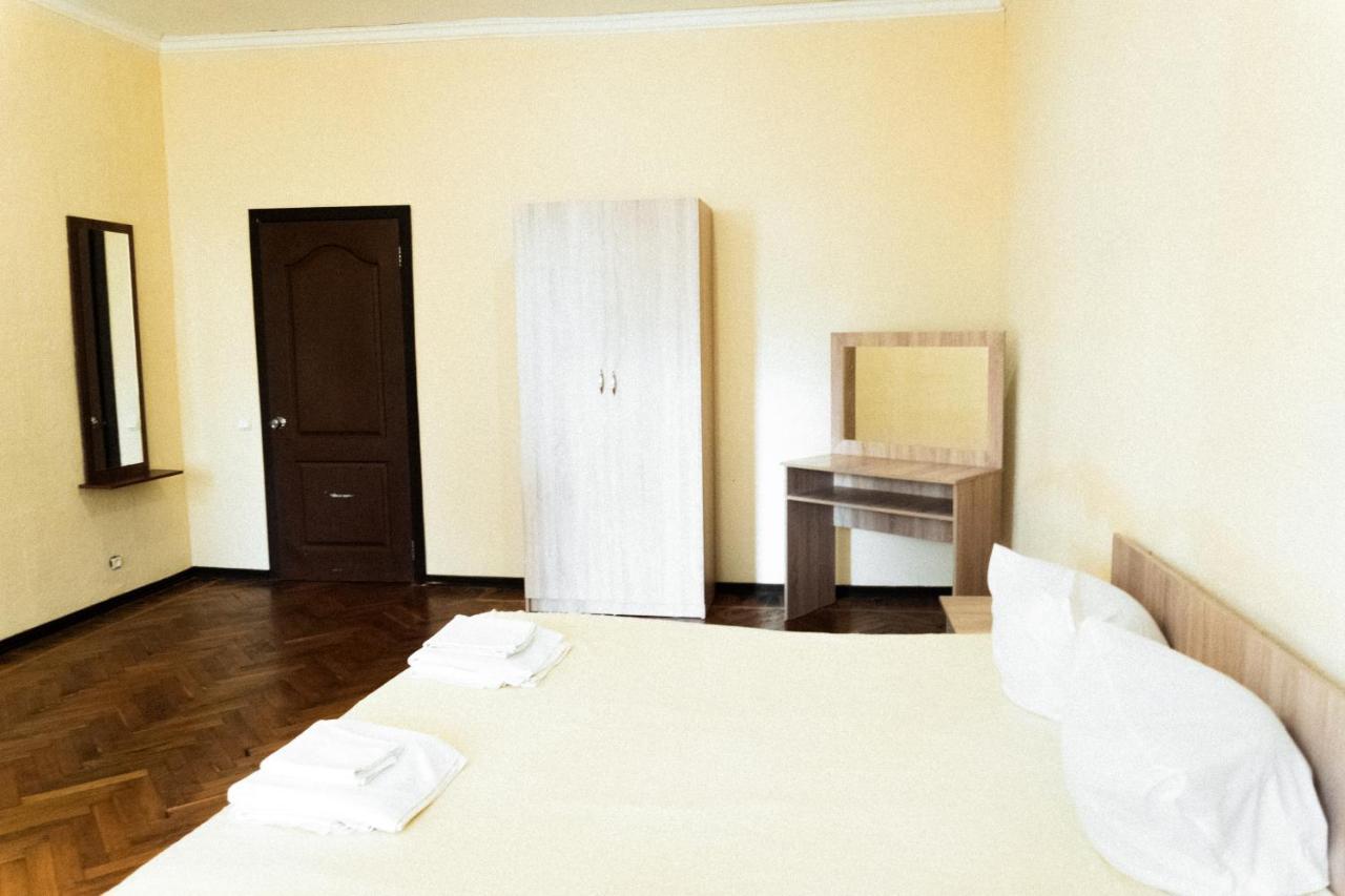 Gosdacha Ldzaa Hotel Lidzava Exterior photo